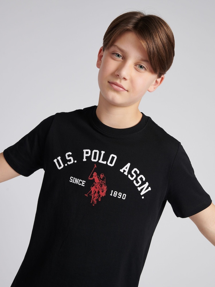 Черный - US Polo Assn. Футболка из 100% хлопка для мальчиков с принтом арочного принта - Изображение 2 из 7