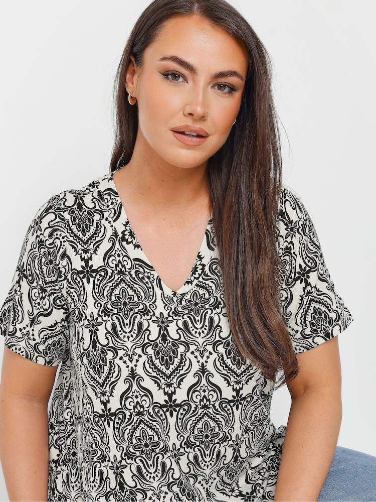 Yours Curve White Short Sleeve Upspec Swing Top - Image 2 of 5