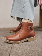 rumenorjava; poltna rjava Usnje - Forever Comfort® Faux Fur Lined Buckle Trim Ankle Boots - Slika 4 iz 11