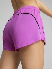 סגול - Puma מכנסי ריצה קצרים לנשים באורך 3 אינצ'ים, דגם Velocity - תמונה 3 מתוך 6