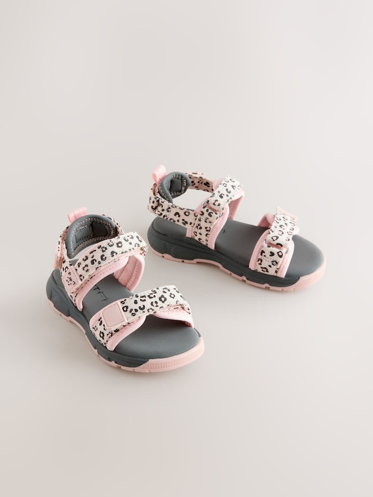 Neutrale Farbe - Trekkingsandalen mit Blockstreifen - Bild 1 von 5 Neutrale Farbe - Trekkingsandalen mit Blockstreifen - Bild 1 von 5