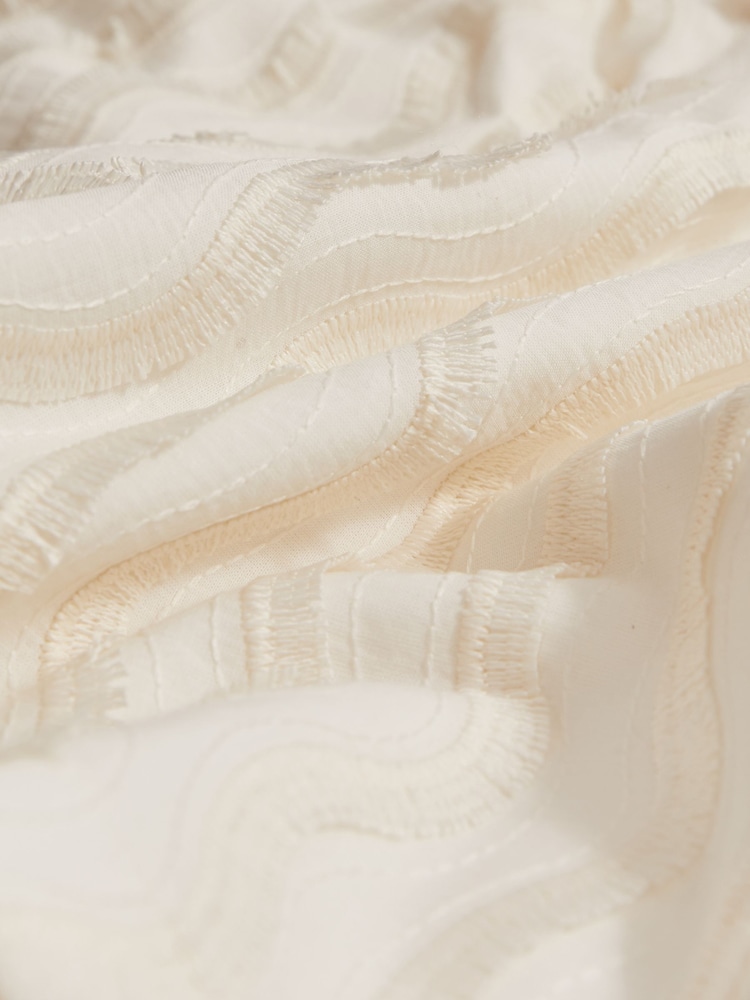 Reiss Off White Serra Reiss | Ché Fringed-Wave Shorts - Image 7 of 7