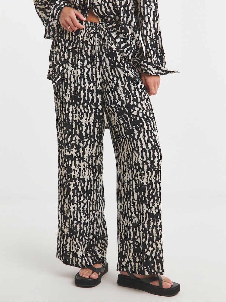 Simply Be Mono Print Crinkle Wide Leg Trousers - Image 1 of 5