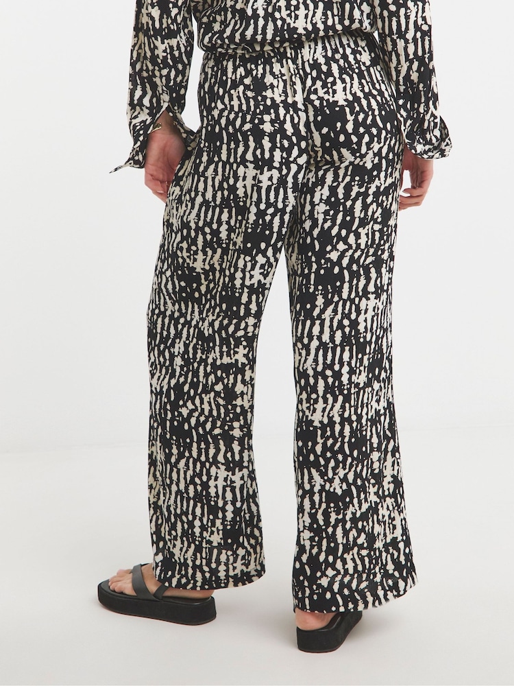 Simply Be Mono Print Crinkle Wide Leg Trousers - Image 2 of 5