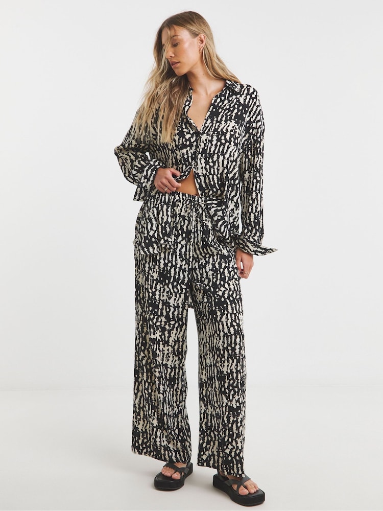 Simply Be Mono Print Crinkle Wide Leg Trousers - Image 5 of 5