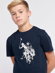 أزرق فاتح - تيشرت بطبعة جرافيك بشعار خيال مزدوج من U.S. Polo Assn - صورة 6 من 7