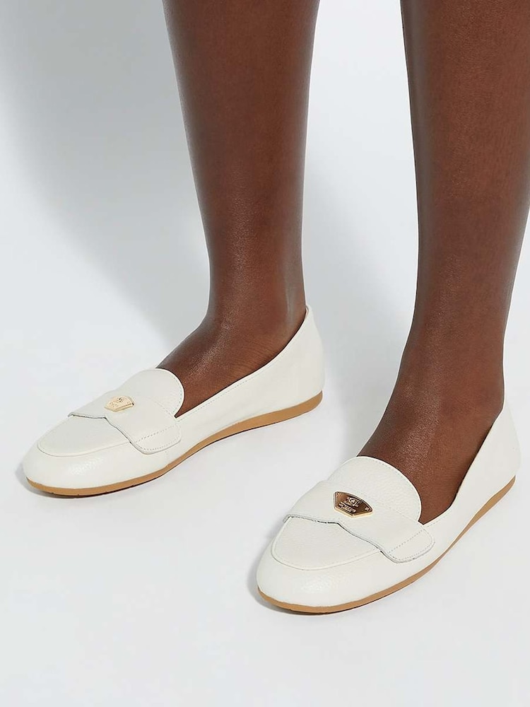 Blanco - Dune London Gina Metal Trim Soft Loafers - Imagen 1 de 6 Blanco - Dune London Gina Metal Trim Soft Loafers - Imagen 1 de 6