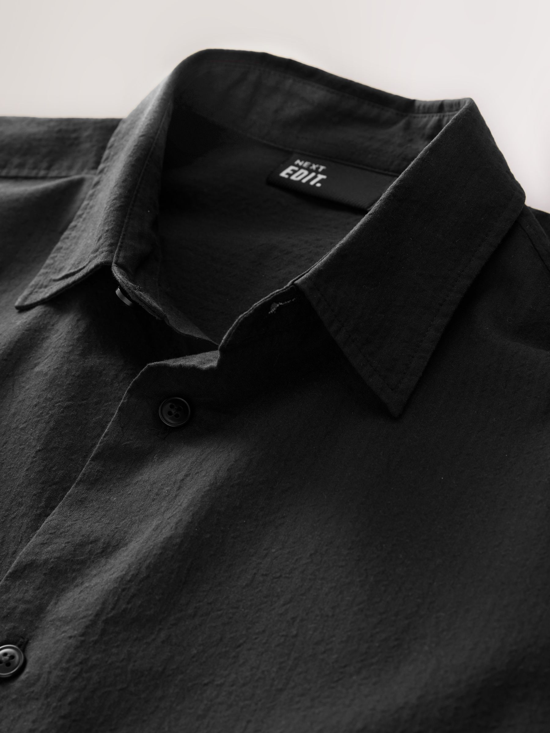 【BLACK】Seersucker shirt Black Seersucker Men's Short Sleeve Shirt