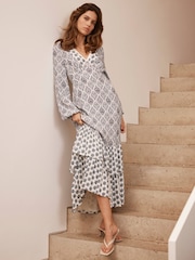 Mint Velvet Geo Mixed Print Midi Dress - صورة 2 من 9