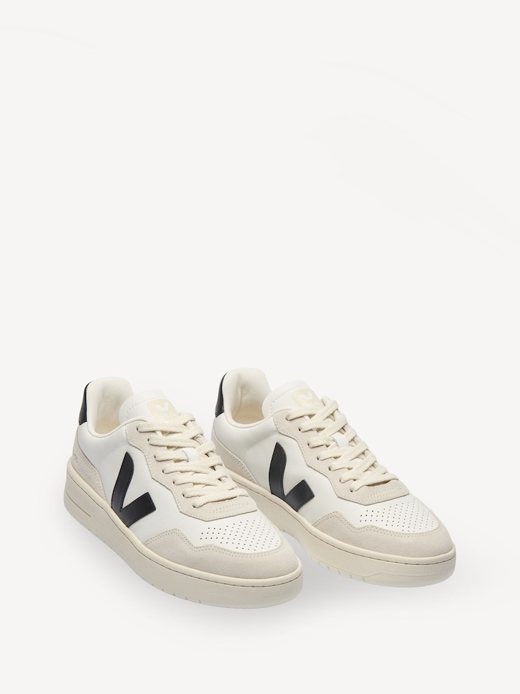 Veja V-90 Trainers - Image 2 of 3