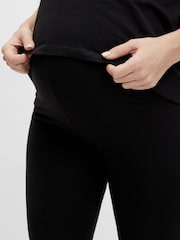 Mamalicious Short Sleeve Jersey T-Shirt And Shorts Set - Image 3 of 5