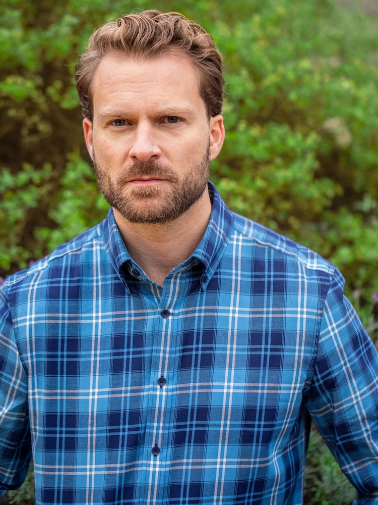 Lakeland Clothing Windermere 100% Cotton Shirt - Image 2 of 4