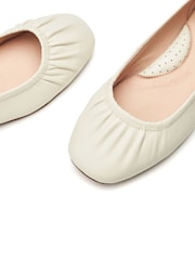 Moda in Pelle FREESIA ELASTICATED LEATHER BALLET FLAT SHOE - Image 5 of 5