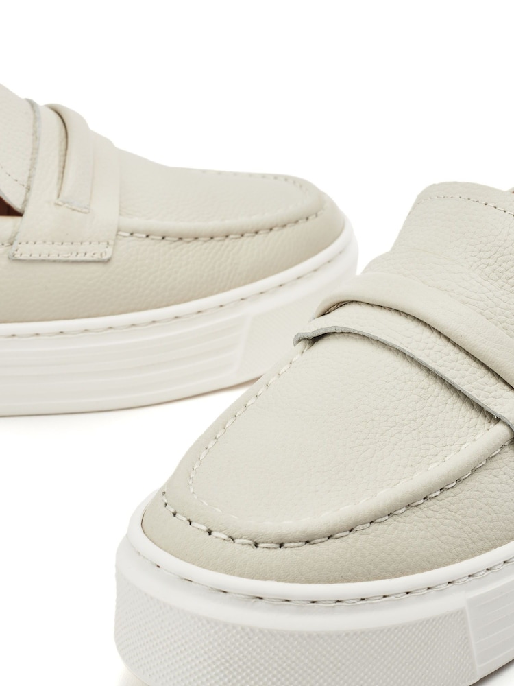 Bela - Sivi hibridni mokasini v športnem slogu Moda in Pelle Shoon Elmo - Slika 5 iz 5 Bela - Sivi hibridni mokasini v športnem slogu Moda in Pelle Shoon Elmo - Slika 5 iz 5