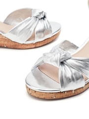 Plateado - Moda in Pelle MUSCARI TWIST FEATURE WEDGE SANDAL - Imagen 5 de 5