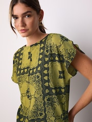 Ochre Patch Paisley Print - رداء علوي بتصميم أنيق وملمس بارز وكم مزين بكشكشة - صورة 1 من 8