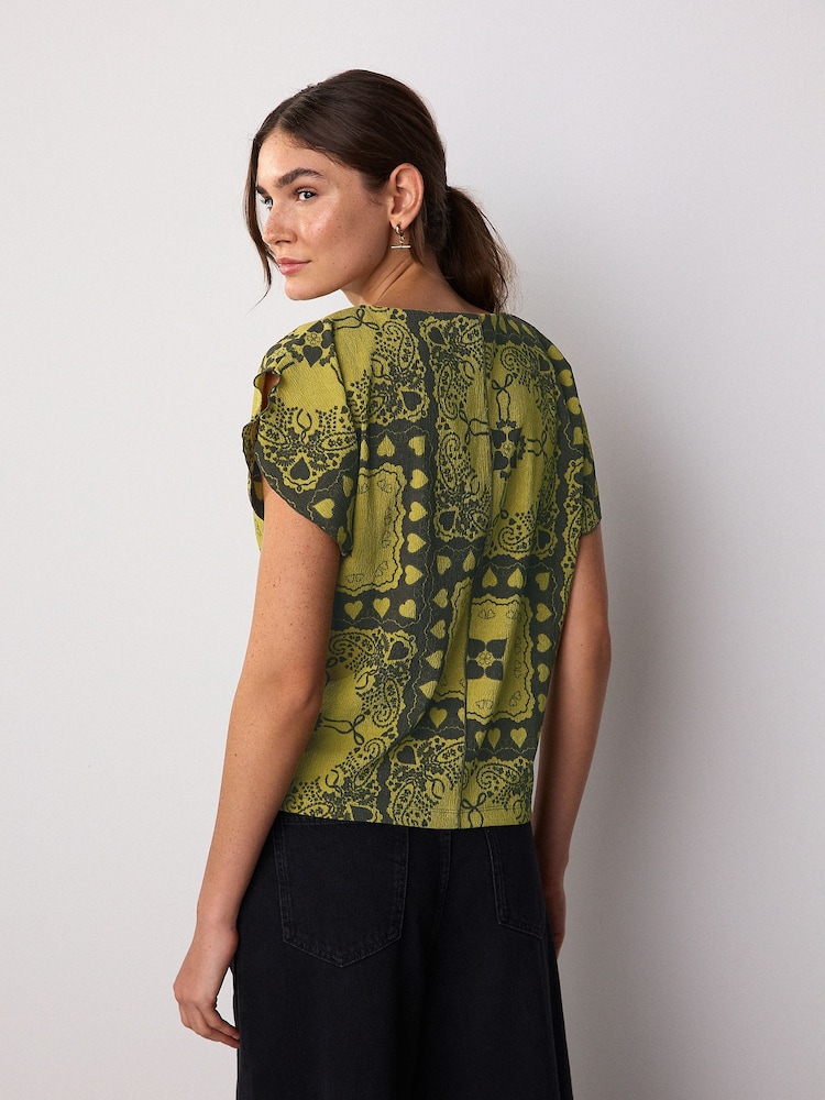 Ochre Patch Paisley Print - رداء علوي بتصميم أنيق وملمس بارز وكم مزين بكشكشة - صورة 2 من 8