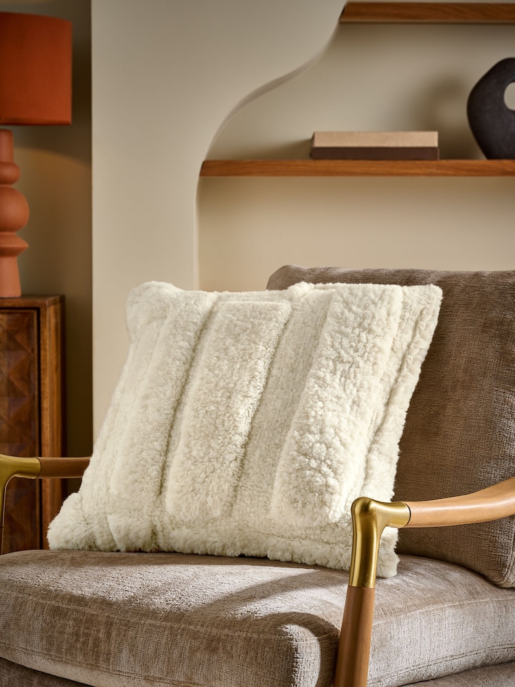 Carved Tufted Geo Cushion - صورة 1 من 4 Carved Tufted Geo Cushion - صورة 1 من 4