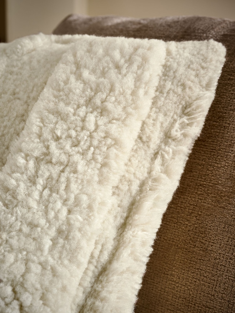 Carved Tufted Geo Cushion - صورة 2 من 4 Carved Tufted Geo Cushion - صورة 2 من 4