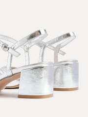 Prata - Linzi Darlene Low Block Heeled Sandals - Imagem 4 de 5