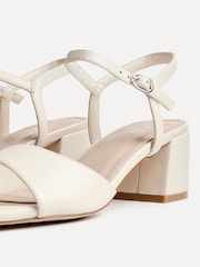 Nua - Linzi Darlene Low Block Heeled Sandals - Imagem 6 de 6