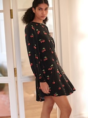 Estampa de Cereja Preta - Vestido mini de manga comprida com detalhe de costura em A - Imagem 2 de 7