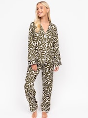 أخضر - بتصميم صواعق برق - Fable and Eve Wide Leg Long Sleeve Pyjama Set - صورة 2 من 4