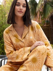 أصفر - Fable and Eve Wide Leg Long Sleeve Pyjama Set - صورة 1 من 4