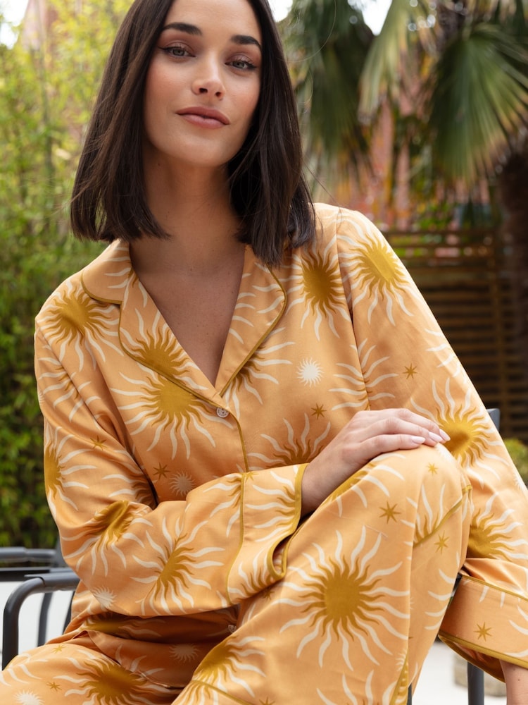 أصفر - Fable and Eve Wide Leg Long Sleeve Pyjama Set - صورة 1 من 4