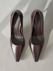 Marrón chocolate - Signature Premium Leather Croc Embossed Pointed Toe Court Heels - Imagen 1 de 7