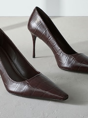 Marrón chocolate - Signature Premium Leather Croc Embossed Pointed Toe Court Heels - Imagen 2 de 7
