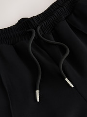 Negro/Neutro - Pantalones deportivos elegantes de pernera ancha con raya lateral - Imagen 10 de 10