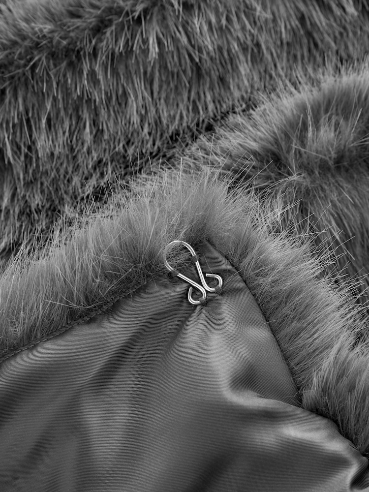 Grey Collarless Faux Fur Coat - Image 3 of 3 Grey Collarless Faux Fur Coat - Image 3 of 3