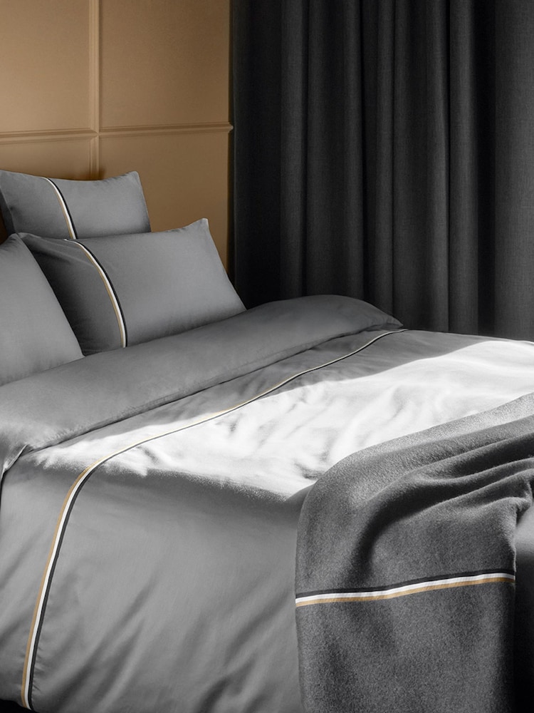 BOSS Home Magnet B Linea Throw - Image 5 of 5 BOSS Home Magnet B Linea Throw - Image 5 of 5