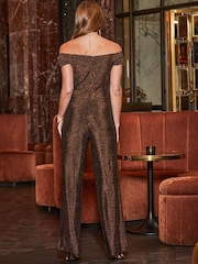 Sosandar Shimmering Metallic Bardot Jumpsuit - Imagen 2 de 5