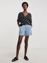 JD Williams Black Crinkle Popover Top - Image 4 of 4
