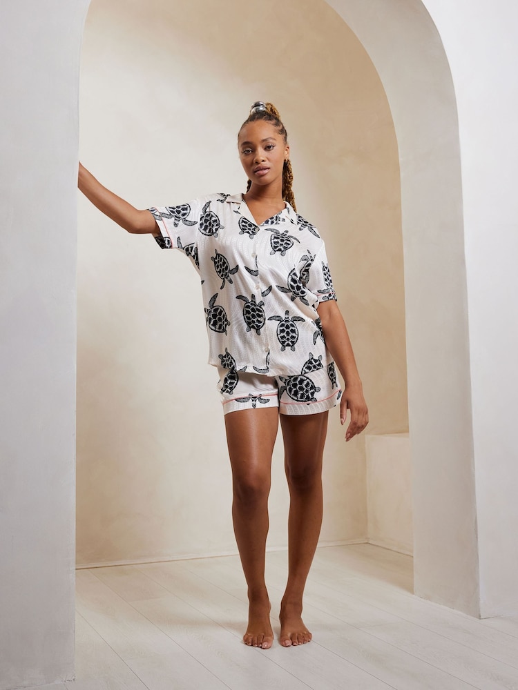 Chelsea Peers Satin Jacquard Turtle Short Pyjamas Set - صورة 1 من 4