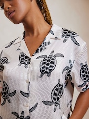 Chelsea Peers Satin Jacquard Turtle Short Pyjamas Set - صورة 4 من 4