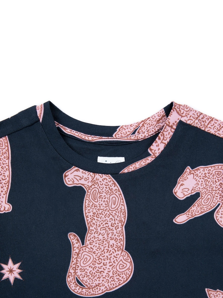 Chelsea Peers Kids Midnight Leopard Long Pyjamas Set - Bild 3 von 3 Chelsea Peers Kids Midnight Leopard Long Pyjamas Set - Bild 3 von 3