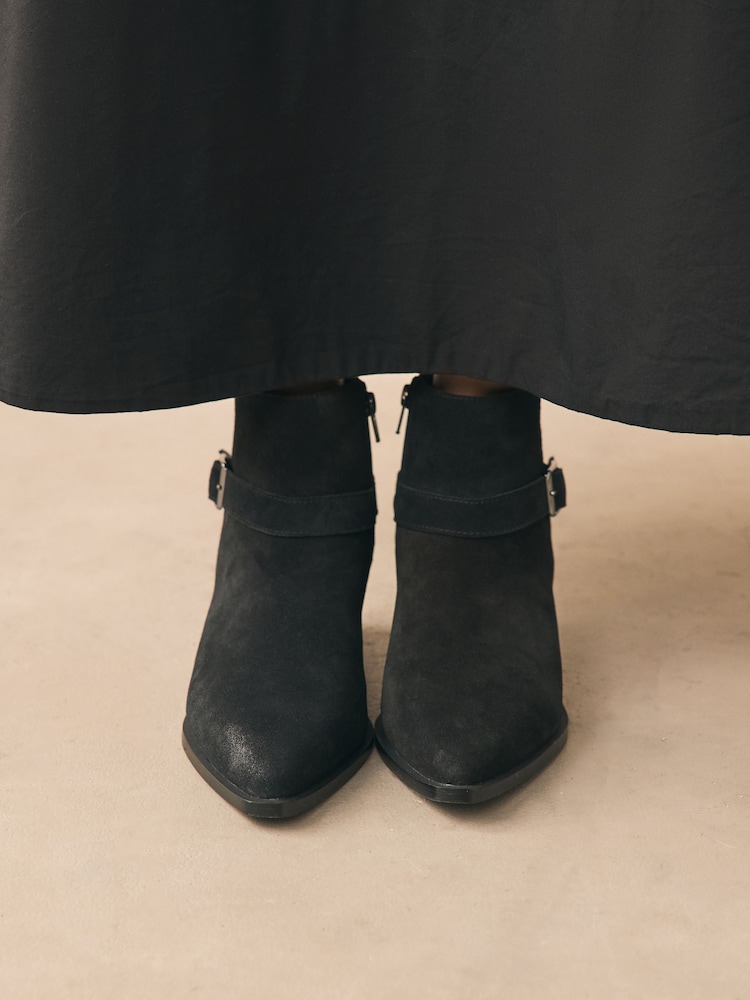 أسود سويد - Forever Comfort® Burnished Ankle Strap Boots - صورة 1 من 9
