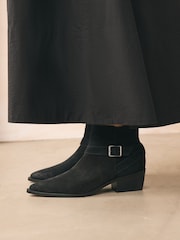 أسود سويد - Forever Comfort® Burnished Ankle Strap Boots - صورة 4 من 9