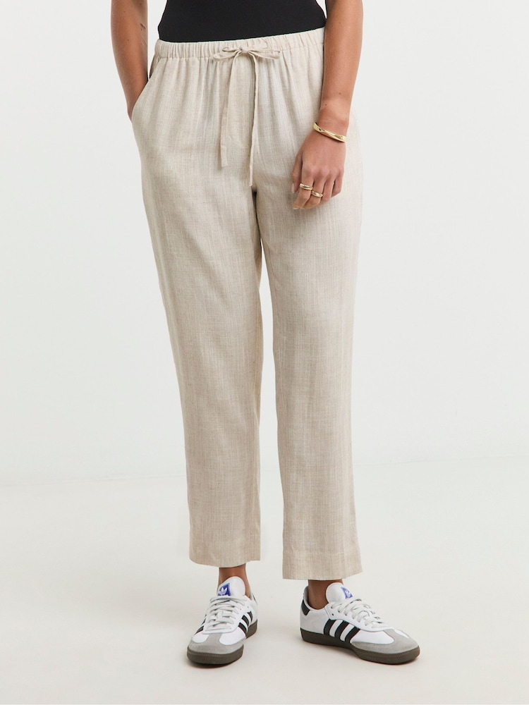 Natur - Simply Be Schmal zulaufende Leinenhose mit Bindegürtel - Bild 1 von 4 Natur - Simply Be Schmal zulaufende Leinenhose mit Bindegürtel - Bild 1 von 4