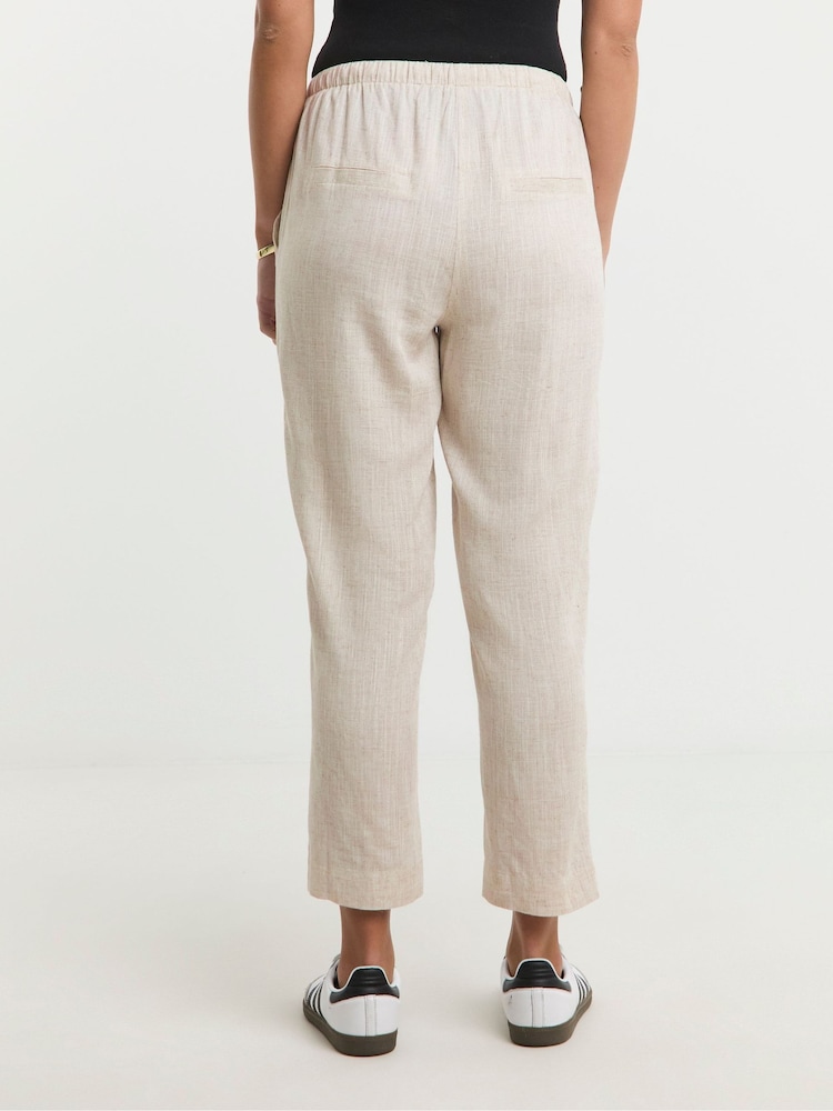 Natur - Simply Be Schmal zulaufende Leinenhose mit Bindegürtel - Bild 2 von 4 Natur - Simply Be Schmal zulaufende Leinenhose mit Bindegürtel - Bild 2 von 4