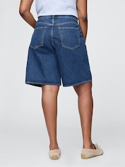 Синий - Gap 11.5" Mid Rise Longline Denim Shorts - Изображение 6 из 9
