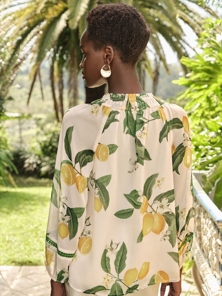 Love & Roses Printed Shirred Notch Neck Long Sleeve Blouse - Bild 4 von 4 Love & Roses Printed Shirred Notch Neck Long Sleeve Blouse - Bild 4 von 4