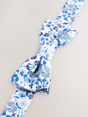 Blau mit Blumenmuster - Fliege (3–16 Jahre) - Bild 1 von 3