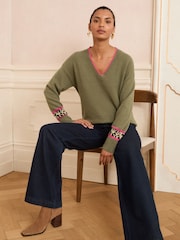 Love & Roses Khaki Animal Stripe Print V-Neck Cosy Knit Jumper - Image 3 of 4