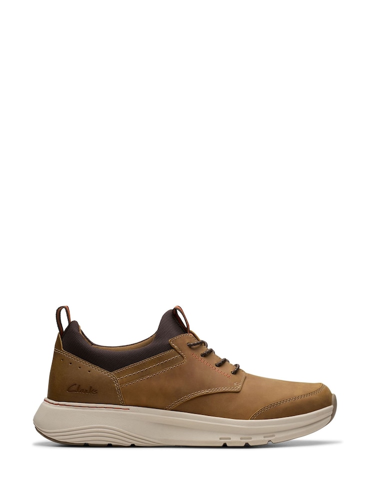 rjava - Čevlji Clarks Motion Trek EZ - Slika 1 iz 1