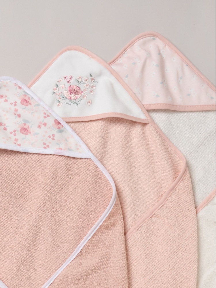 Snuggle Tots Hooded Towels and Wash Cloths 3 Pack - Image 3 of 3 Snuggle Tots Hooded Towels and Wash Cloths 3 Pack - Image 3 of 3