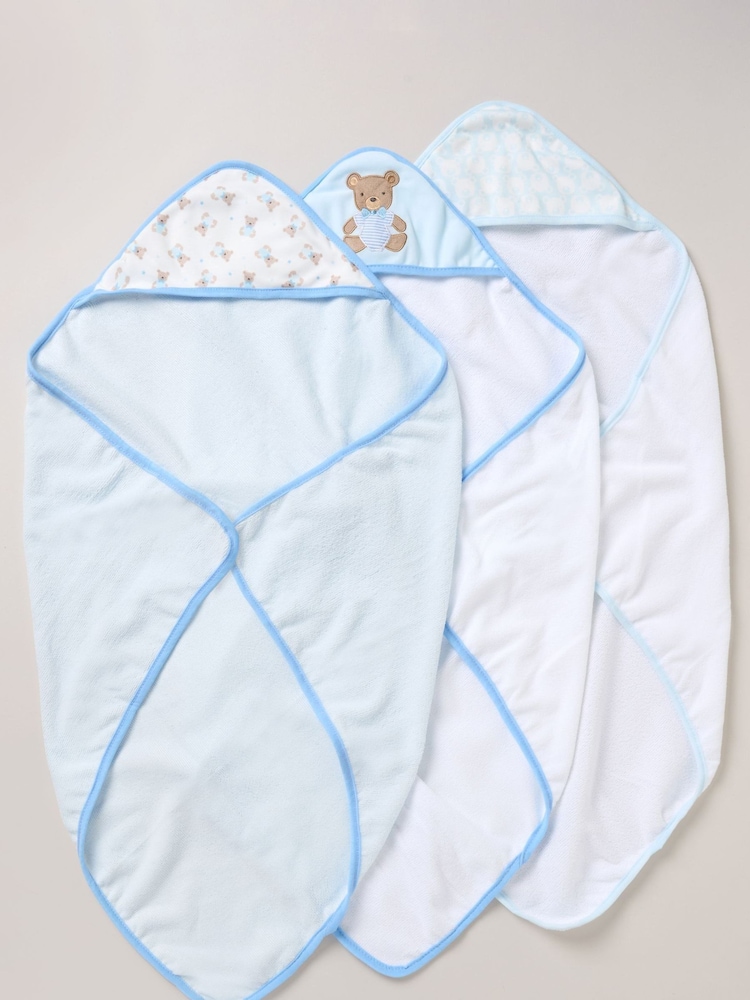 Snuggle Tots Hooded Towels and Wash Cloths 3 Pack - Image 2 of 3 Snuggle Tots Hooded Towels and Wash Cloths 3 Pack - Image 2 of 3